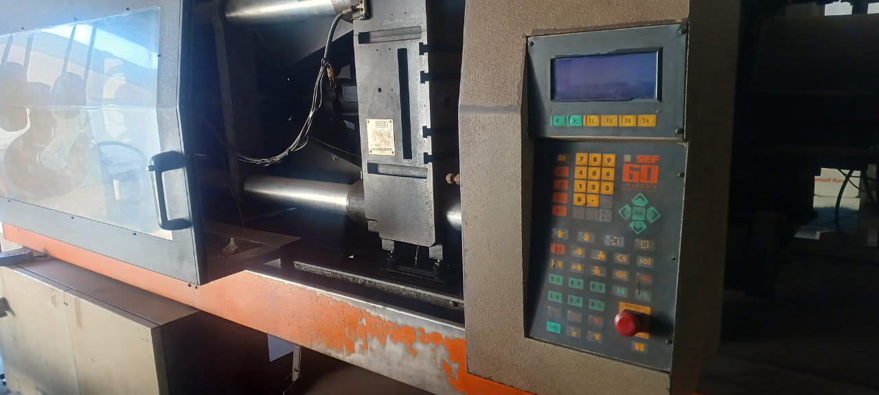 Injetora Semeraro Sesa 200